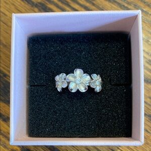 EUC Sterling Silver Floral Ring